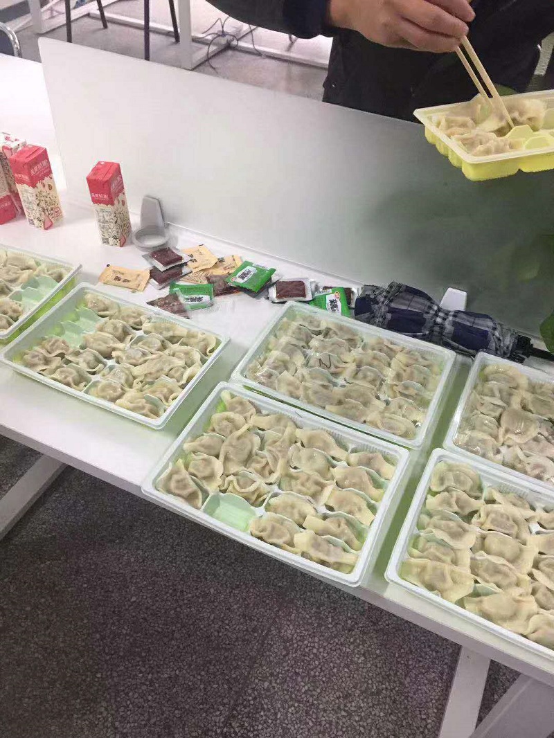 今日冬至，啟邁給全體員工送溫暖